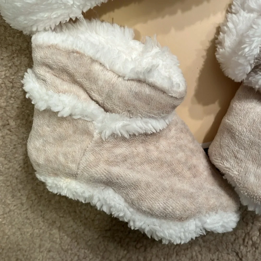 NWT First Impressions Baby Velour Bear Hat and Bootie Set, 0-6mo
